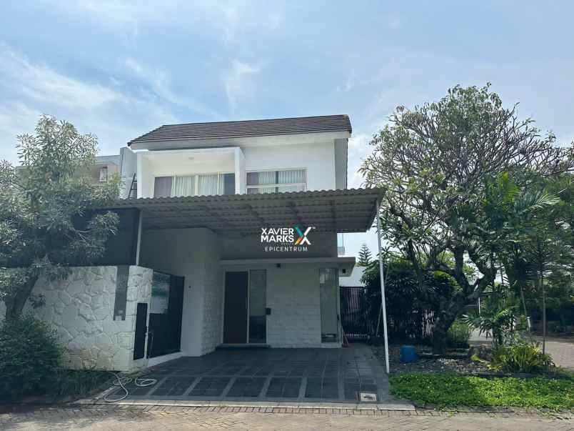 disewakan rumah di forest mansion ada private pool