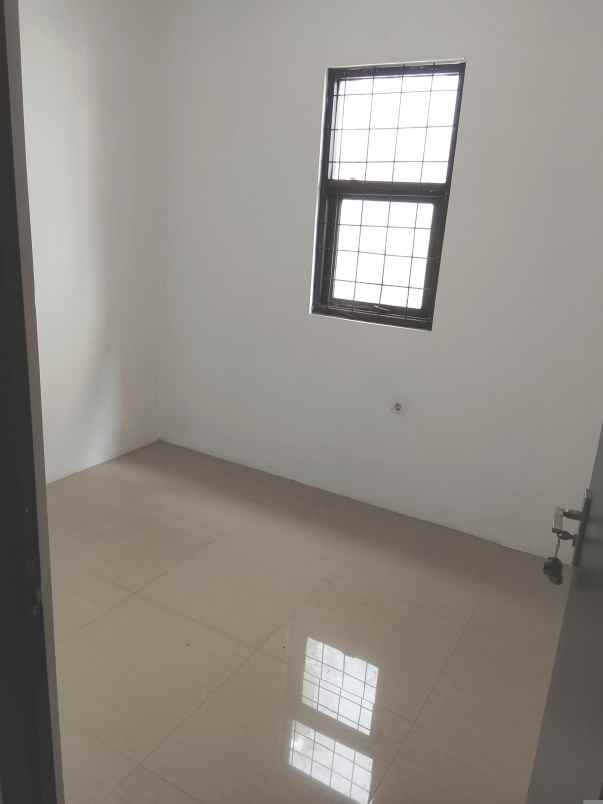 disewakan rumah jl cihanjuang mainroad