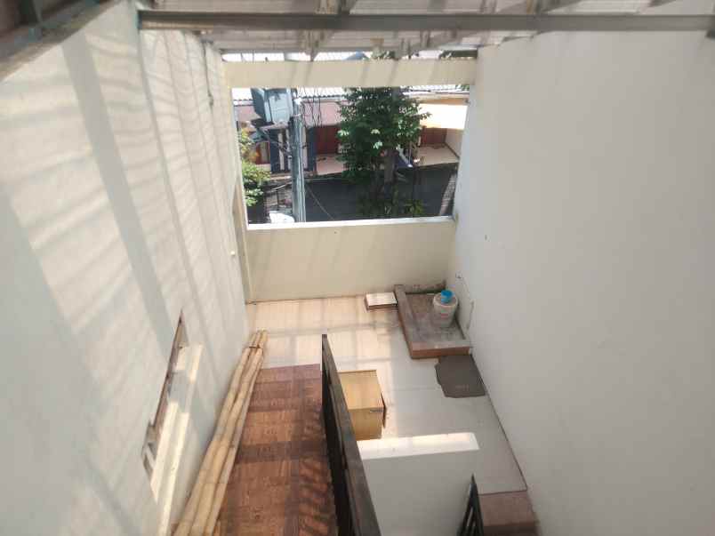 disewakan rumah sariwangi selatan