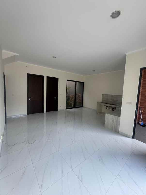 disewakan rumah suvarna sutera cluster