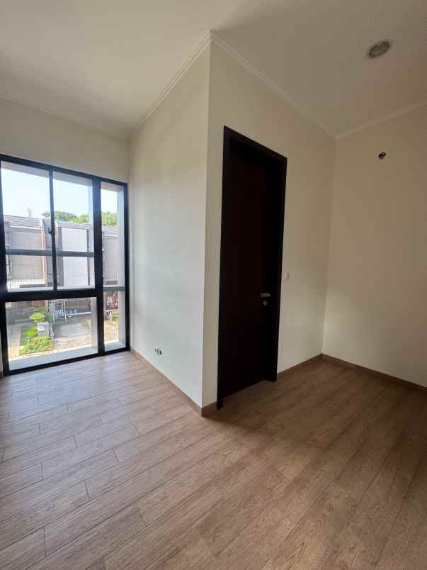 disewakan rumah suvarna sutera cluster