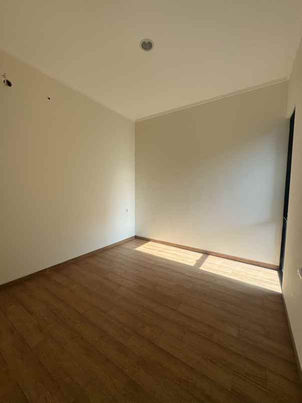 disewakan rumah suvarna sutera cluster