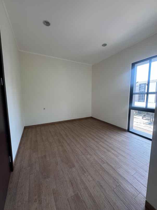 disewakan rumah suvarna sutera cluster