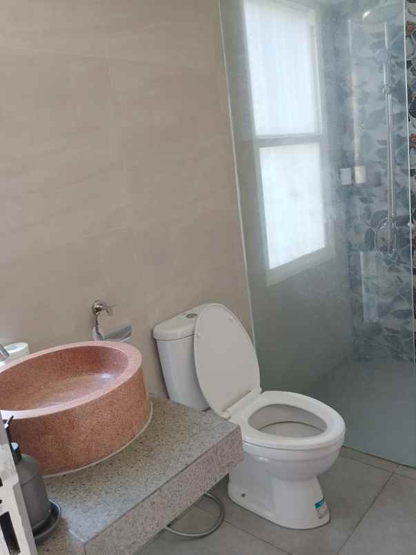 disewakan villa jl semer