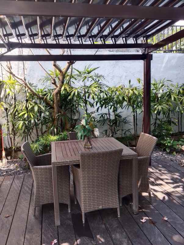 disewakan villa jl semer