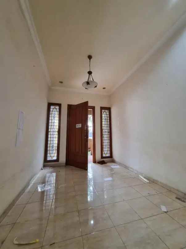 jual rumah mewah di manyar tirtoyoso utara