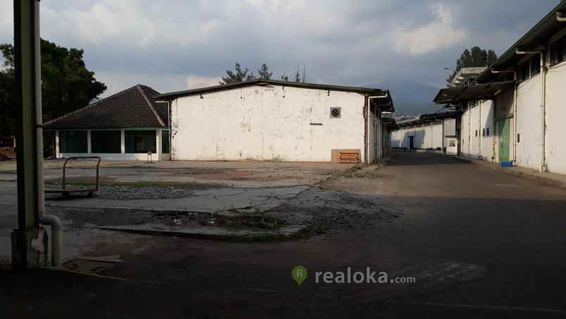 komersial ujung berung