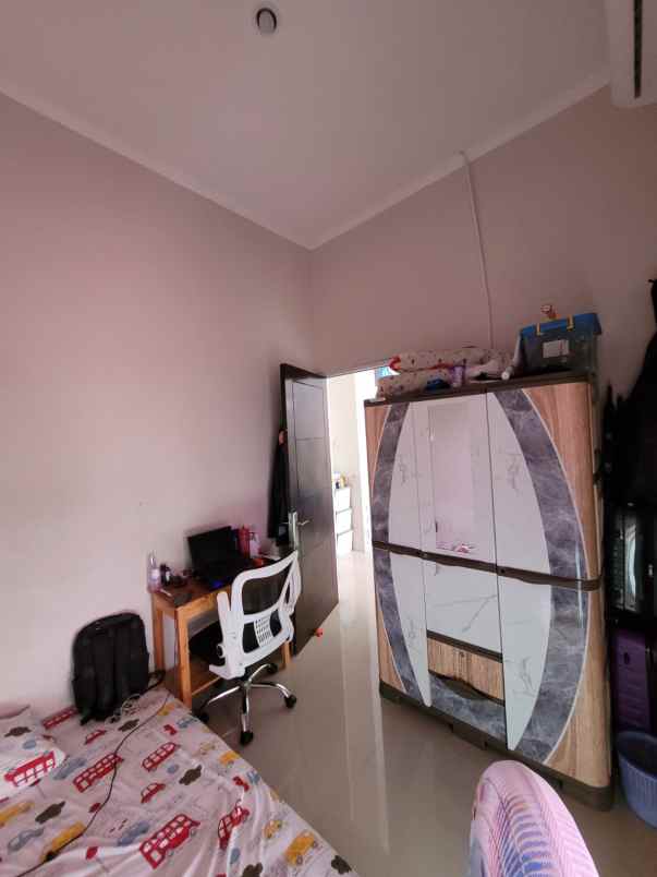 over kredit 65jt rumah cantik siap huni di sawangan