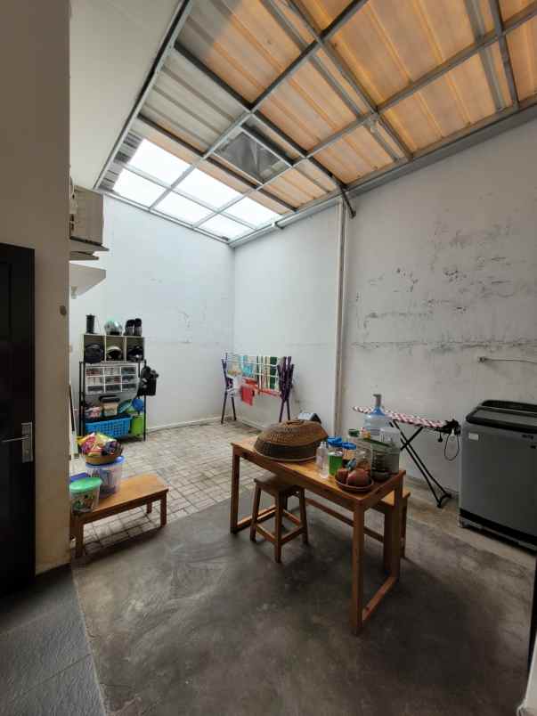 over kredit 65jt rumah cantik siap huni di sawangan