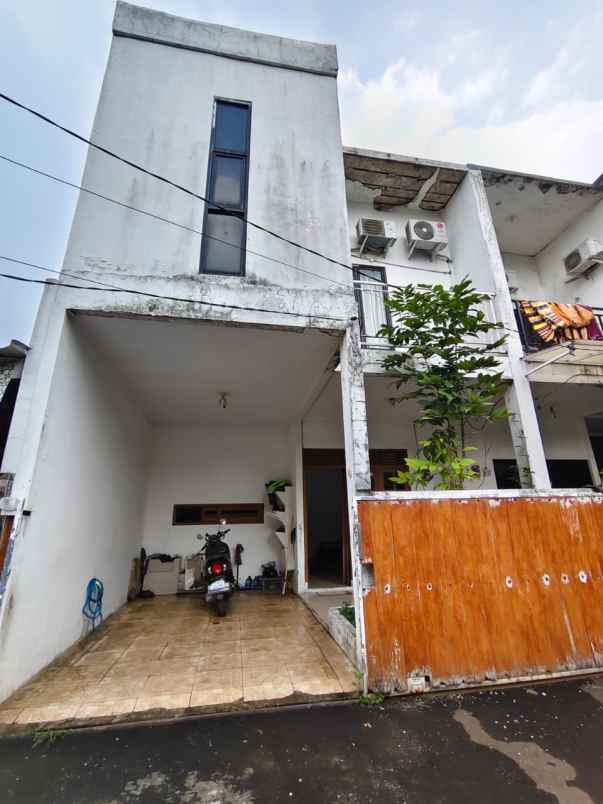 over kredit murah jual bu rumah strategis di depok