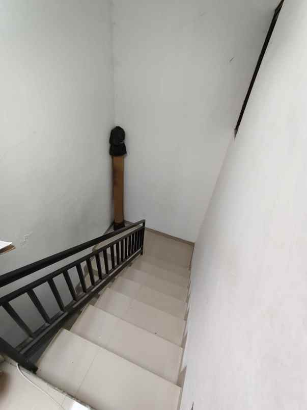 over kredit murah jual bu rumah strategis di depok