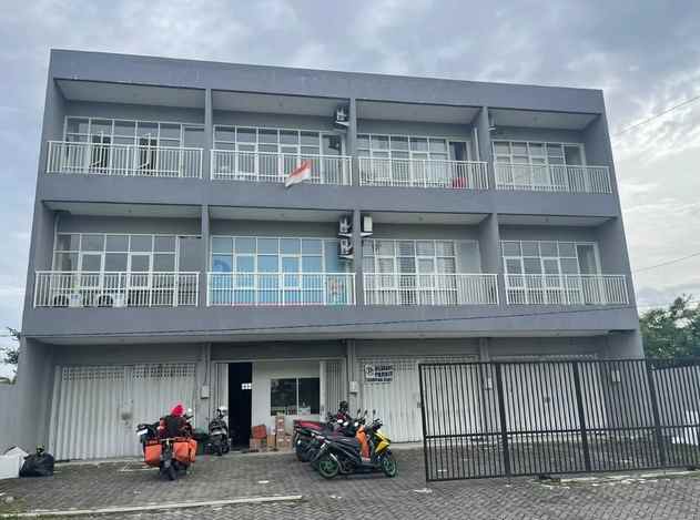 ruko gress 3 lantai dian istana wiyung surabaya barat