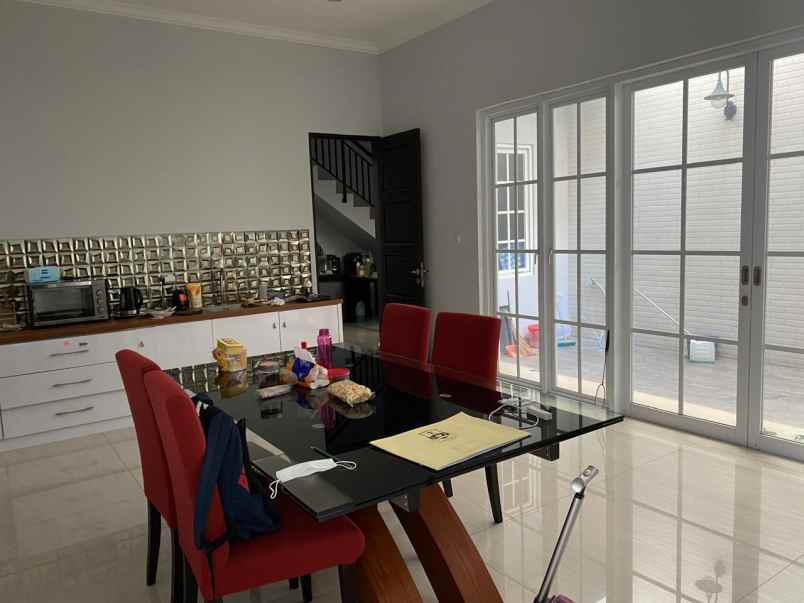 rumah 2 lantai di pulomas jakarta timur