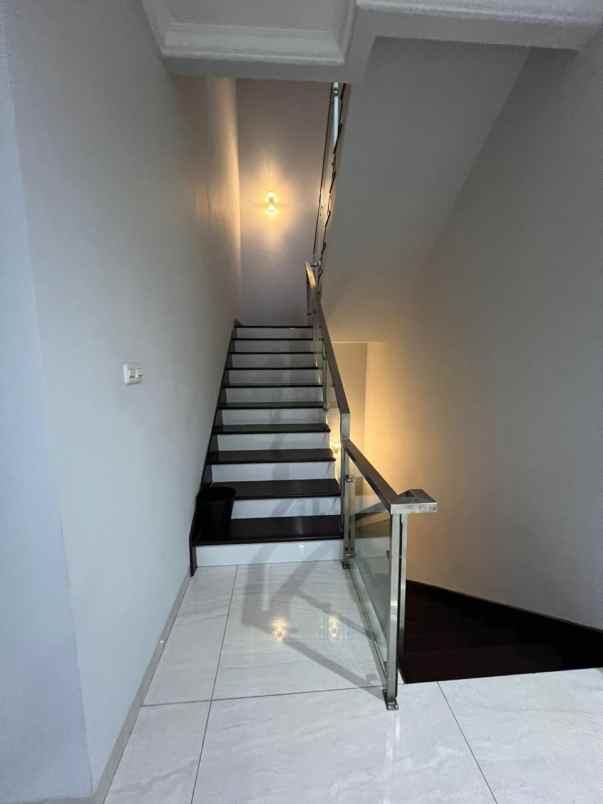 rumah 2 lantai di pulomas jakarta timur