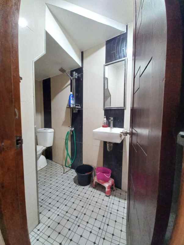 rumah 2 lantai furnished di kedaung ciputat