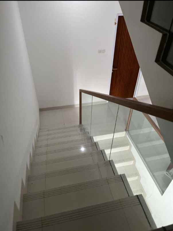 rumah 2 lt secondary dalam cluster di cipayung