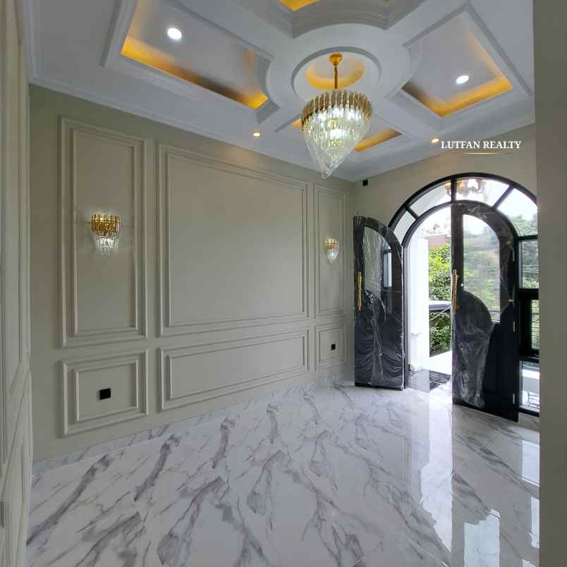 rumah 3 lantai dalam komplek dekat kampus istn