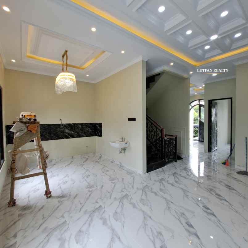 rumah 3 lantai dalam komplek dekat kampus istn