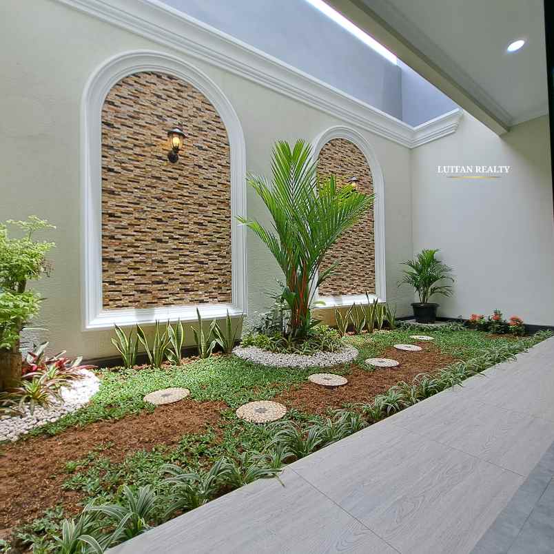 rumah 3 lantai dalam komplek dekat kampus istn