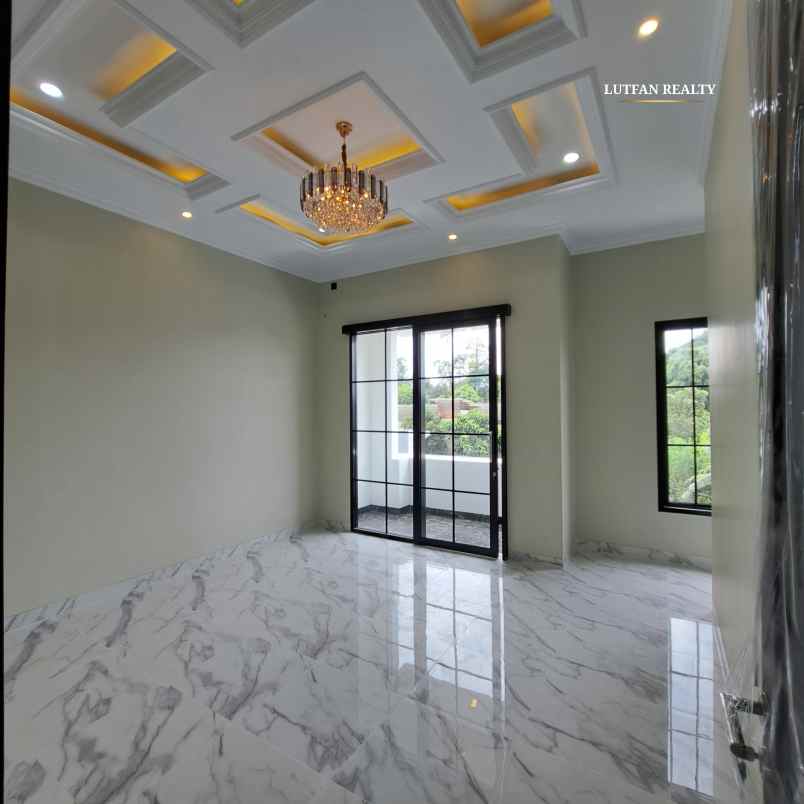 rumah 3 lantai dalam komplek dekat kampus istn