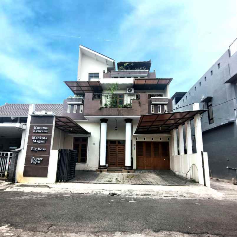 rumah 3 lantai di seturan cocok untuk homestay kos