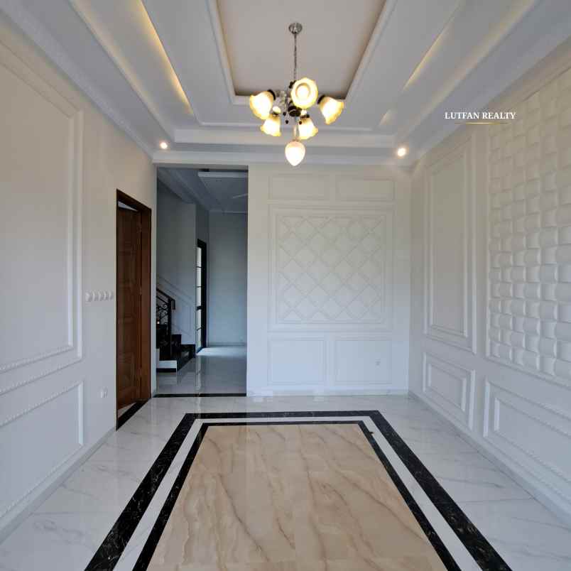 rumah 3 lantai jagakarsa dekat stasiun