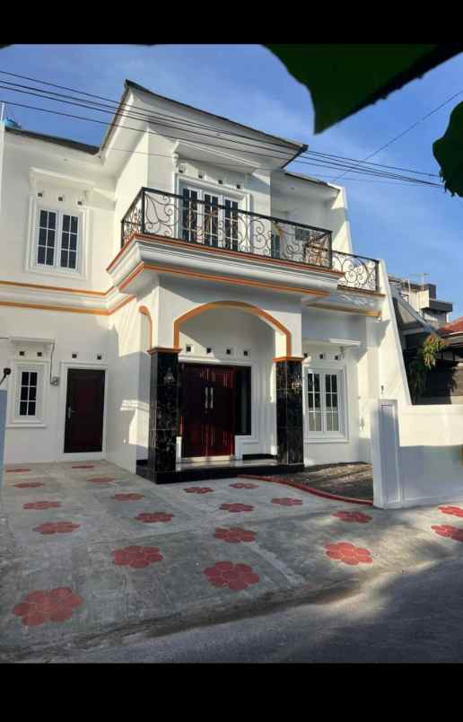 rumah baru 2 lantai banguntapan