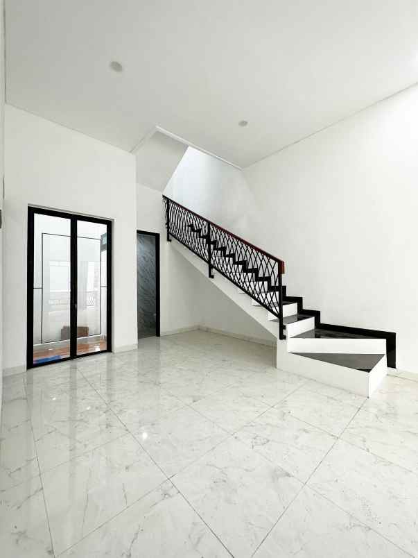 rumah baru 2lt condet jakarta timur siap huni