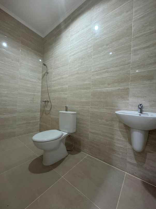 rumah baru kawasan cinere dekat rs puri cinere