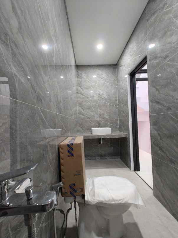 rumah baru lokasi strategis di jatinegara jaktim