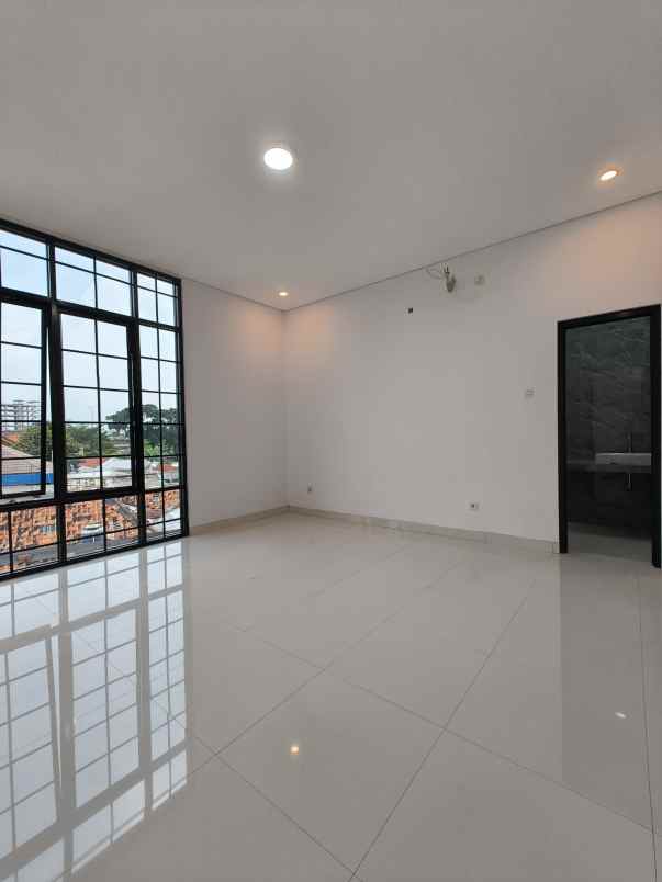 rumah baru lokasi strategis di jatinegara jaktim