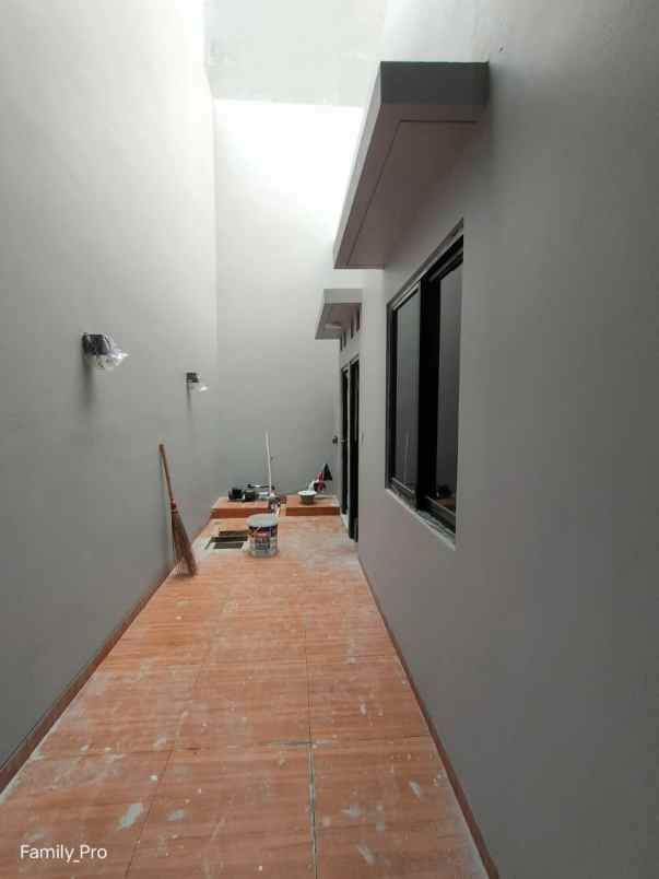 rumah bergaya scandinavia 2 lantai siap huni di meruya