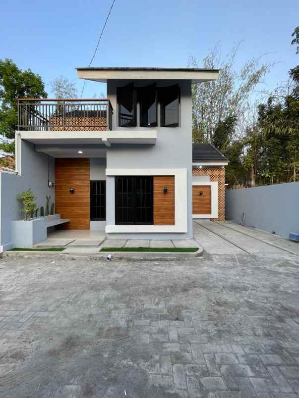 rumah cantik siap huni dekat kampus umy