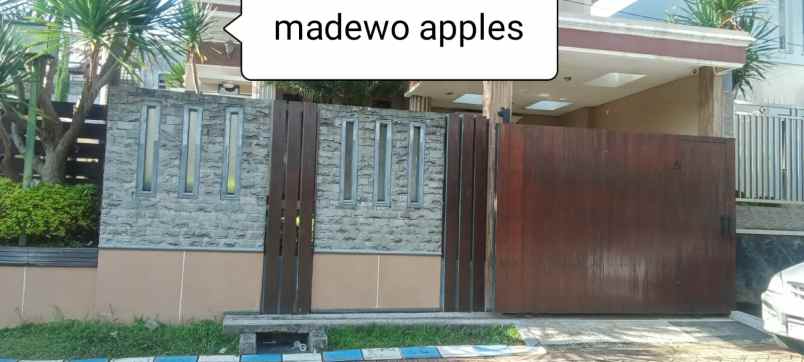 rumah dekat museum angkut kota batu madewo apples