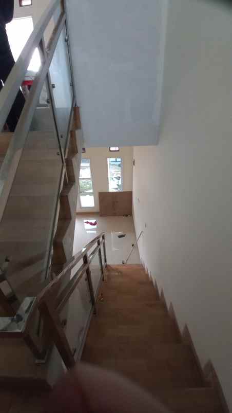 rumah dua lantai di kota bekasi