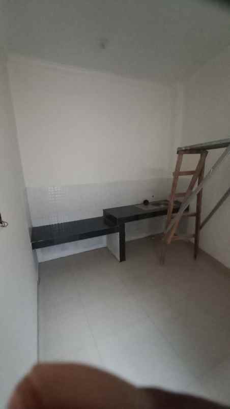 rumah dua lantai di kota bekasi