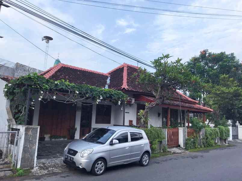 rumah homestay di jl surokarsan tamansiswa kota yogya