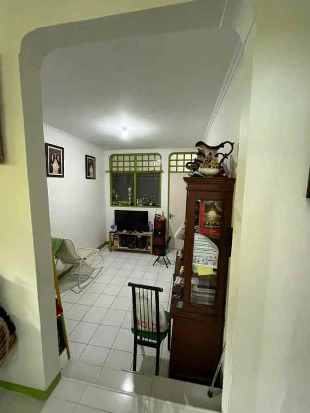 rumah hook area munjul 55 meter ke jln raya munjul