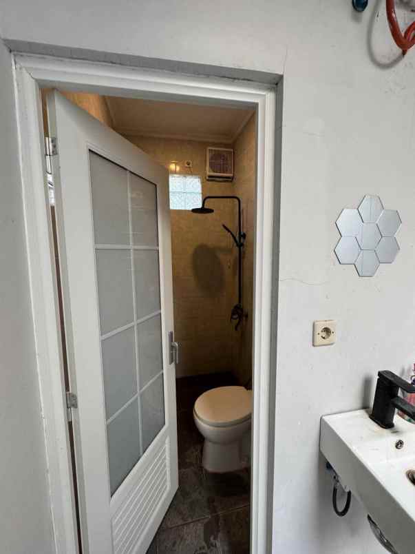 rumah hook strategis di bintaro jkt selatan