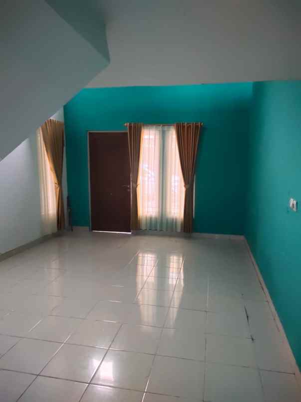 rumah jalan flamboyan