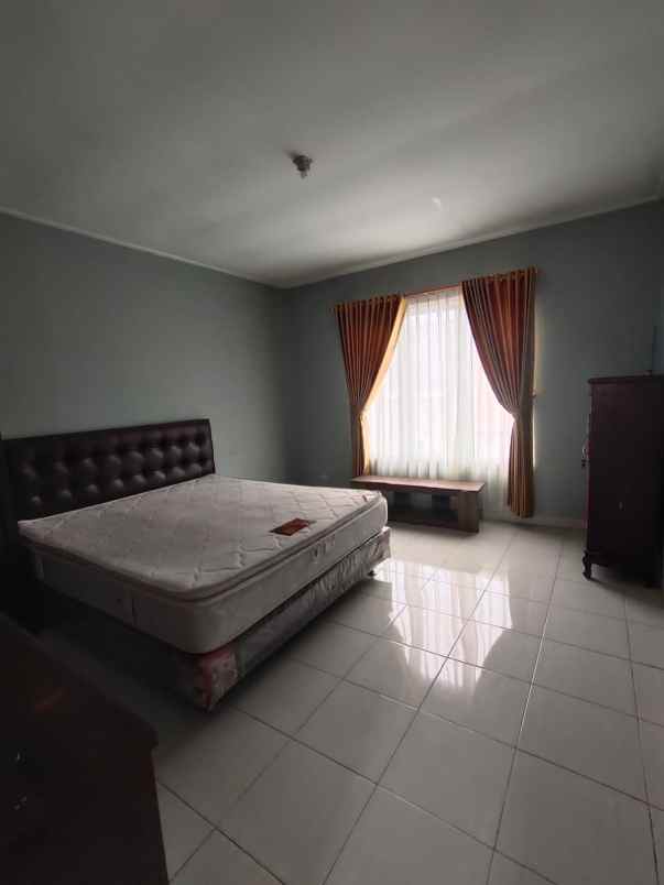 rumah jalan flamboyan