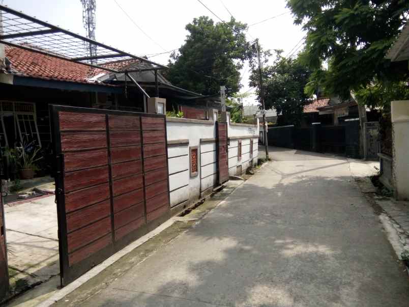 rumah jl kemiri beji depok jawa