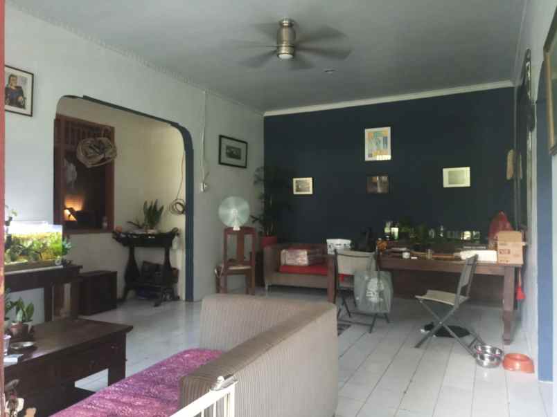 rumah jl kemiri beji depok jawa