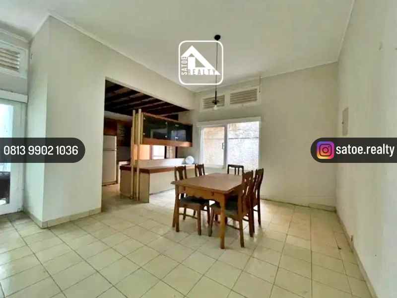 rumah lama di jl cipaku petogogan kebayoran baru