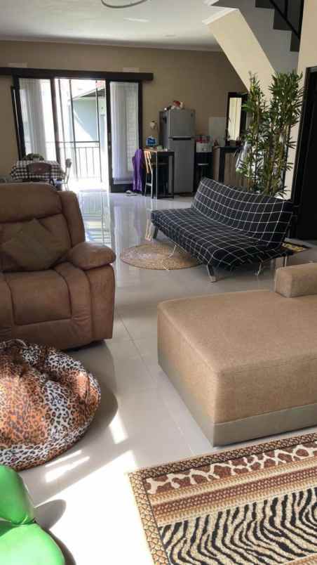 rumah luas cikahuripan lembang bandung
