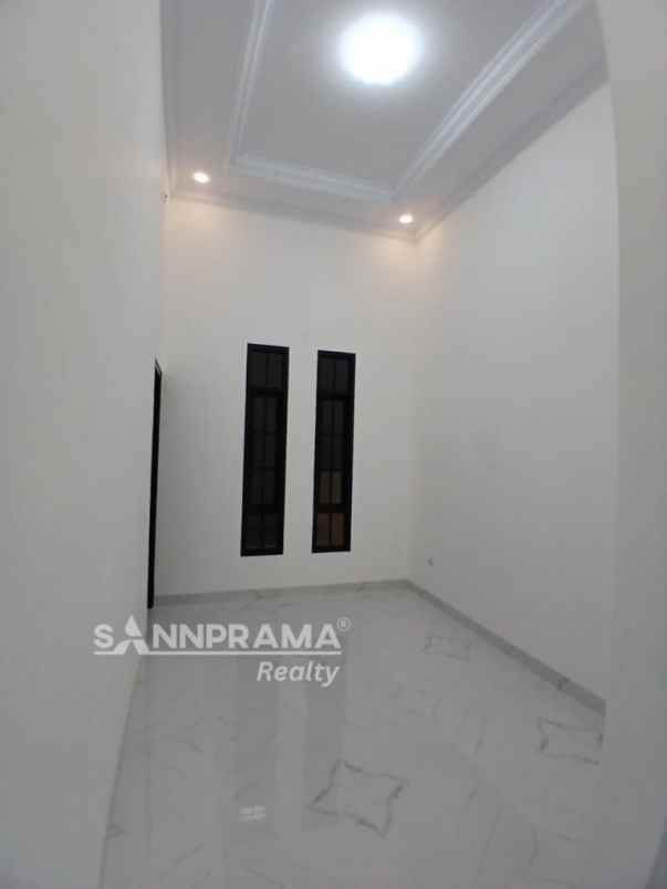 rumah mewah 2 5 lantai strategis di mampang depok iml