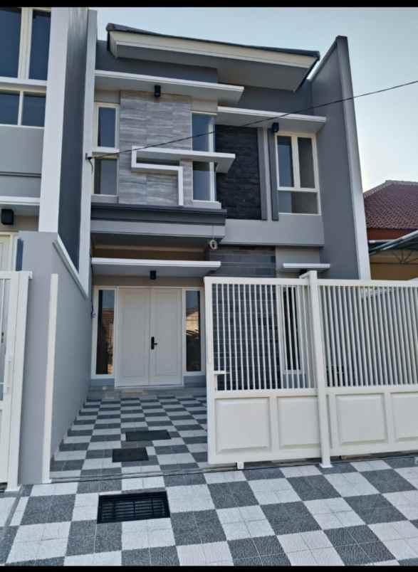 rumah minimalis gress tengah kota nginden intan