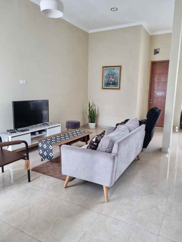 rumah minimalis semi furnish cigadung tubagus ismail