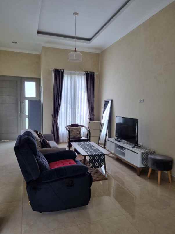 rumah minimalis semi furnish cigadung tubagus ismail