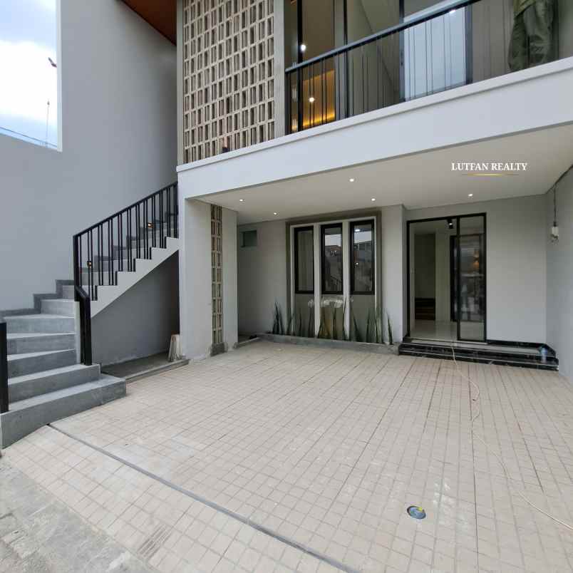 rumah modern kontemporer jagakarsa